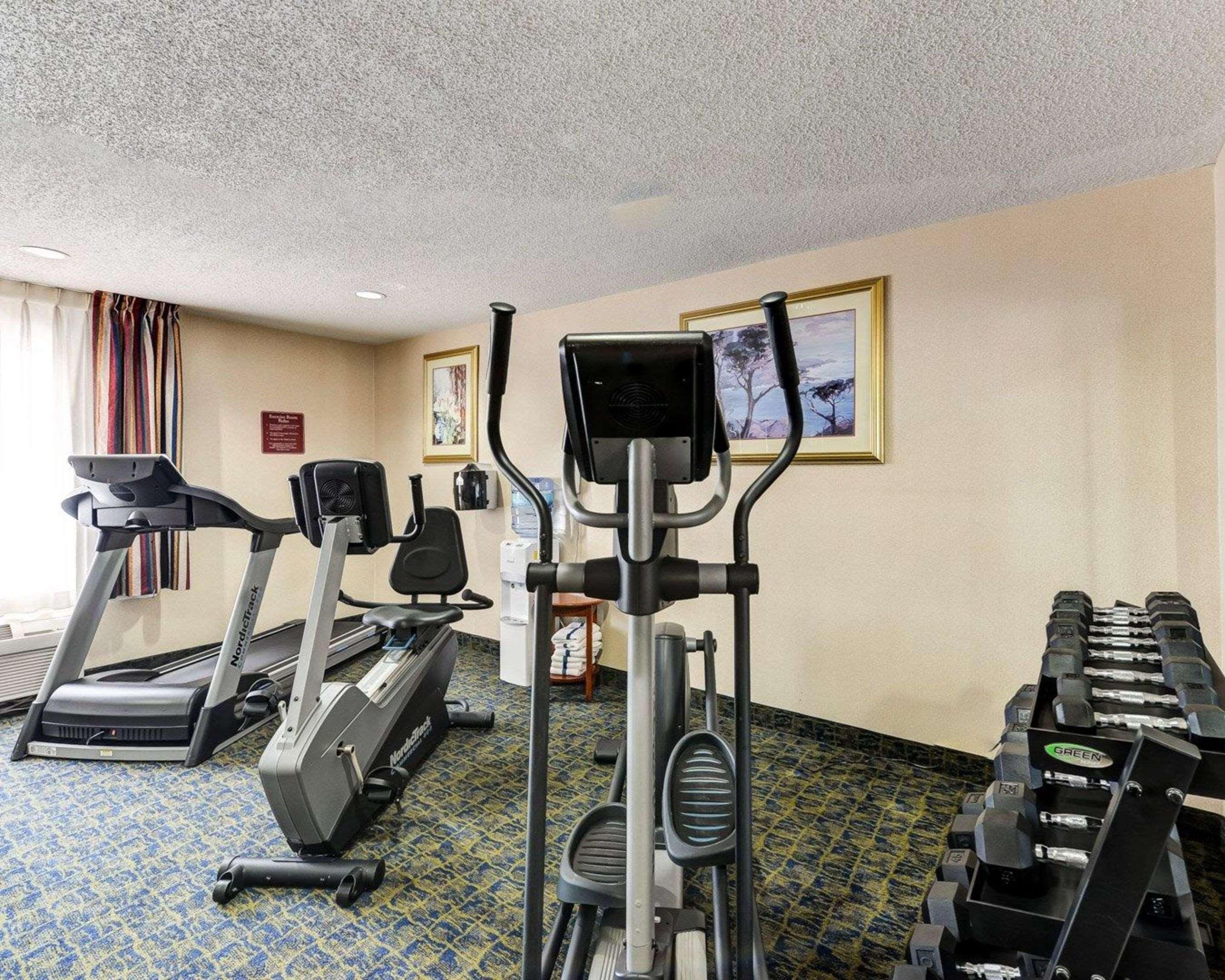 Inn Quality Spring Mills - North 2*